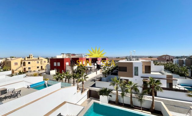 Resale - Villa / Semi detached - Algorfa