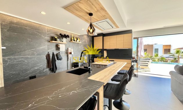Resale - Villa / Semi detached - Algorfa