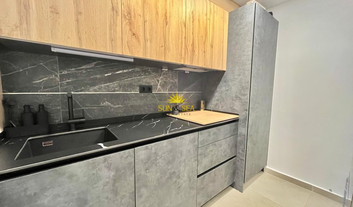 Resale - Villa / Semi detached - Algorfa