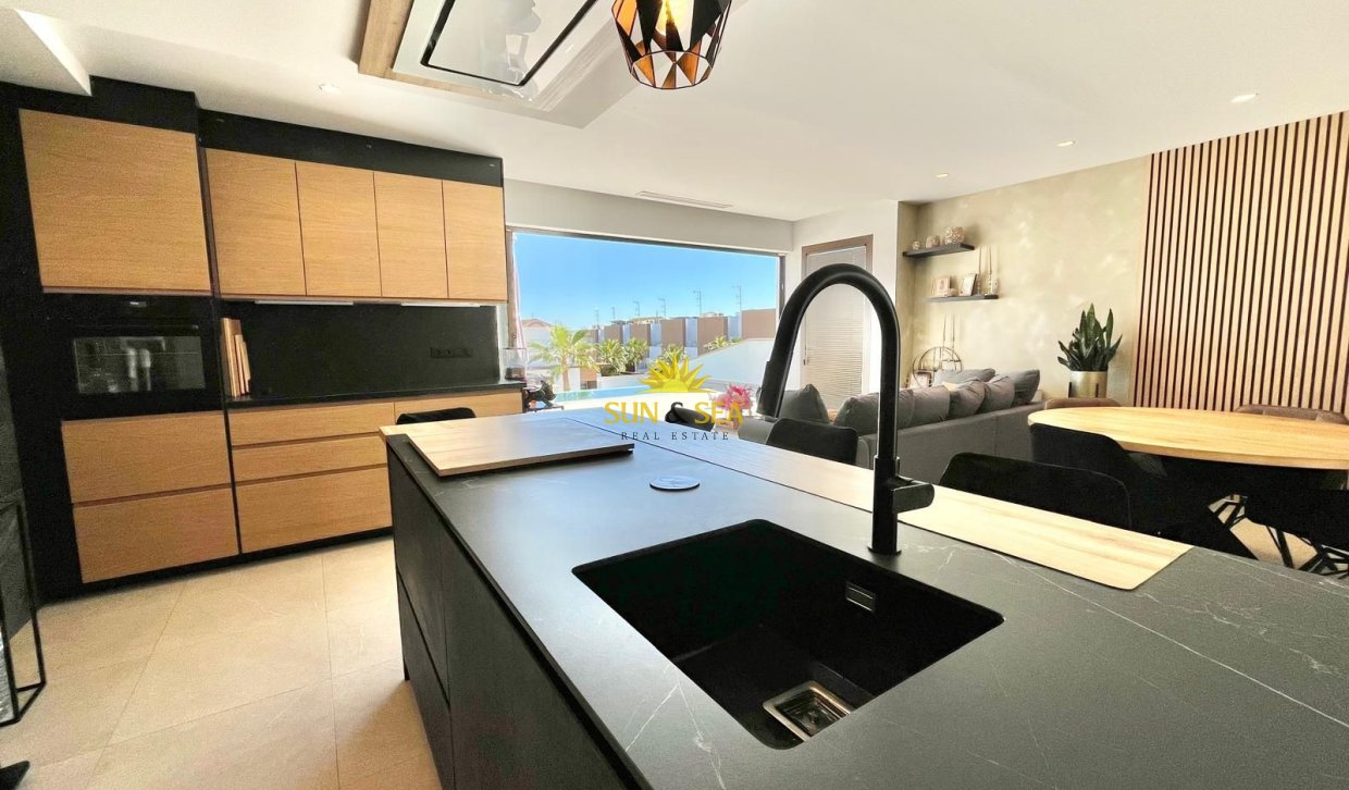 Resale - Villa / Semi detached - Algorfa
