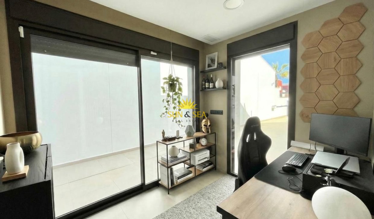 Resale - Villa / Semi detached - Algorfa