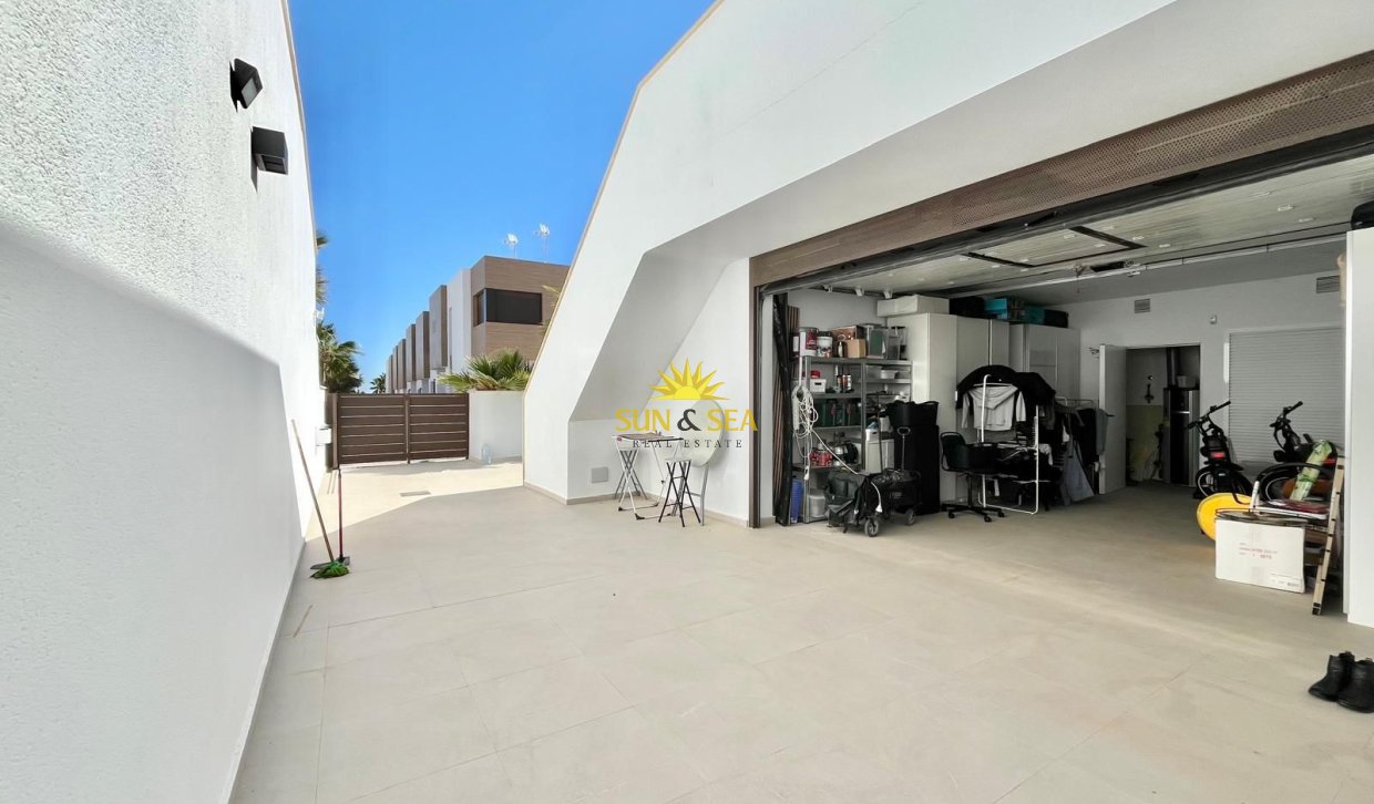 Resale - Villa / Semi detached - Algorfa