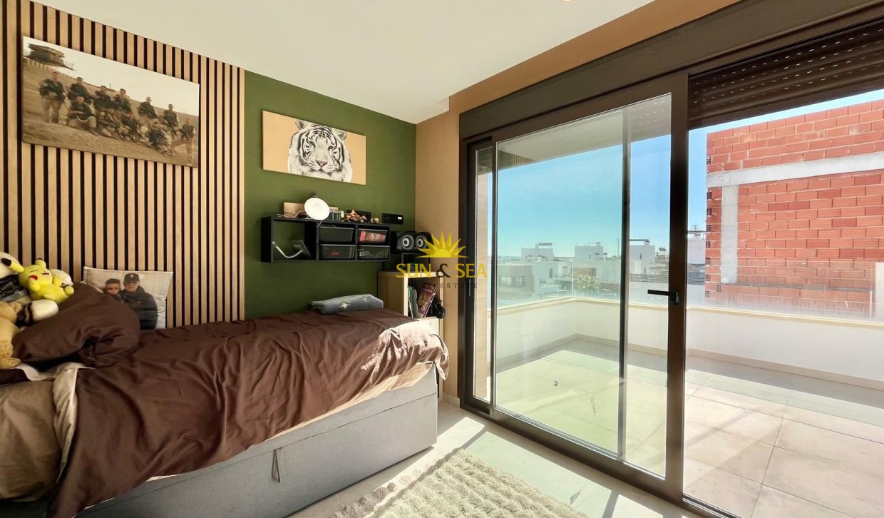 Resale - Villa / Semi detached - Algorfa