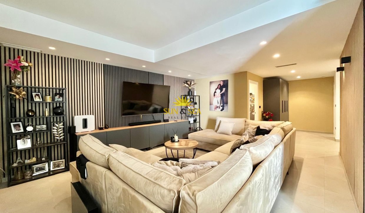 Resale - Villa / Semi detached - Algorfa