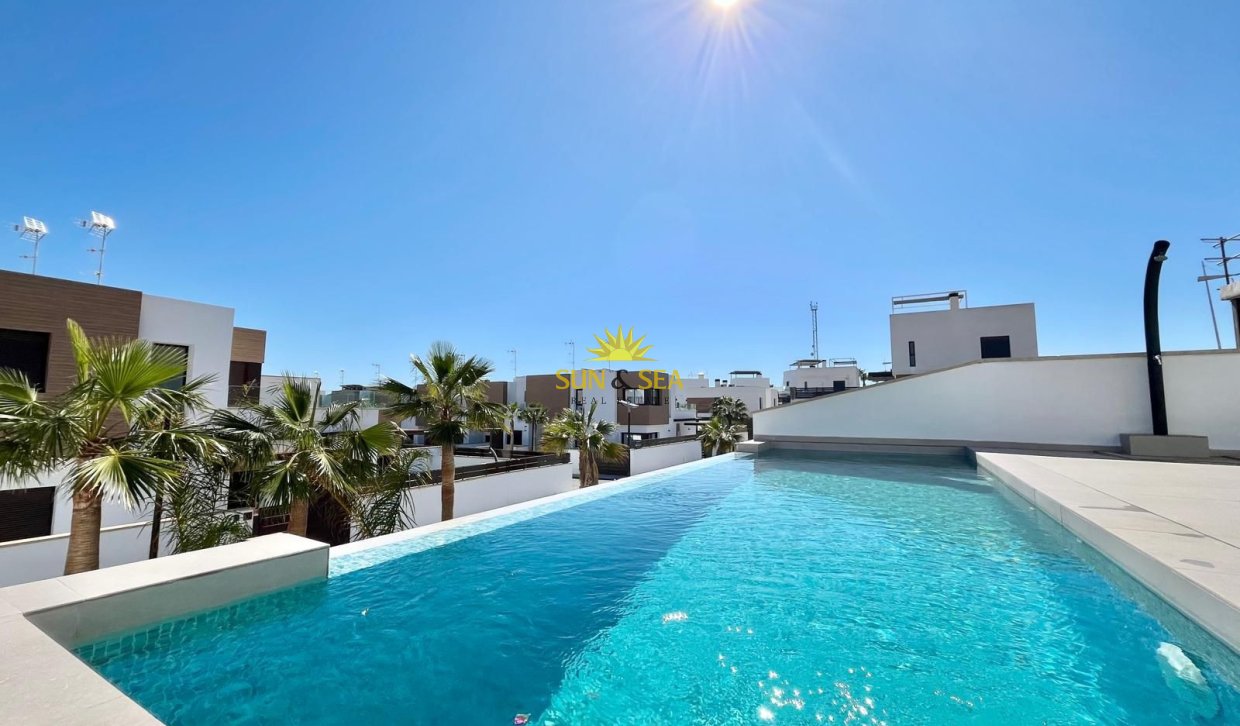 Resale - Villa / Semi detached - Algorfa