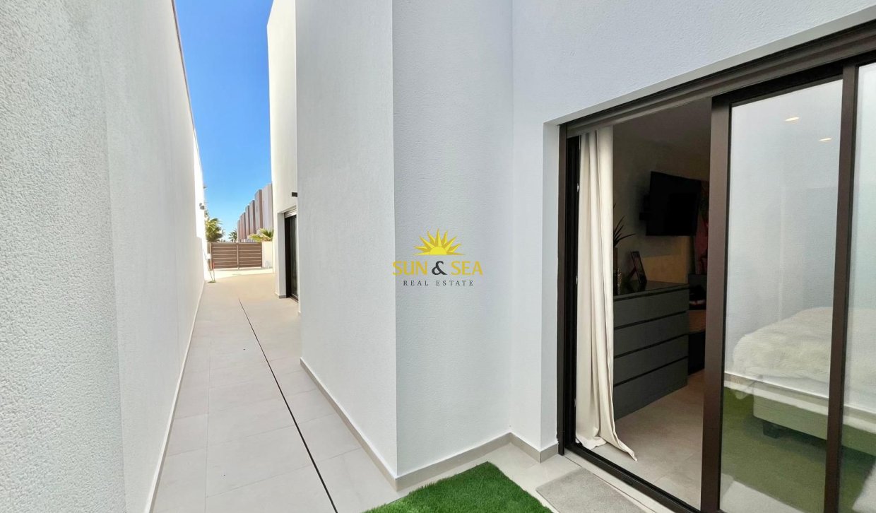 Resale - Villa / Semi detached - Algorfa