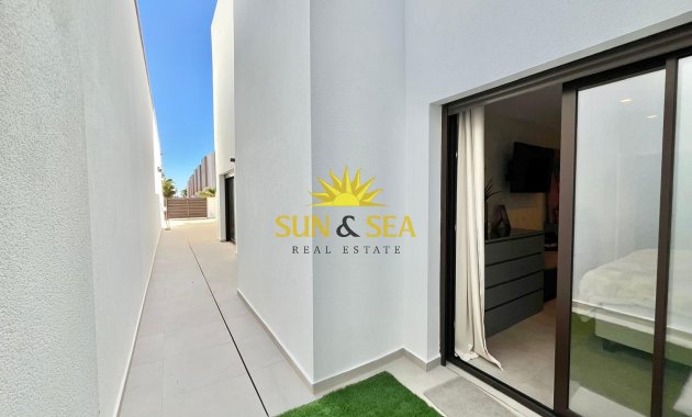 Resale - Villa / Semi detached - Algorfa