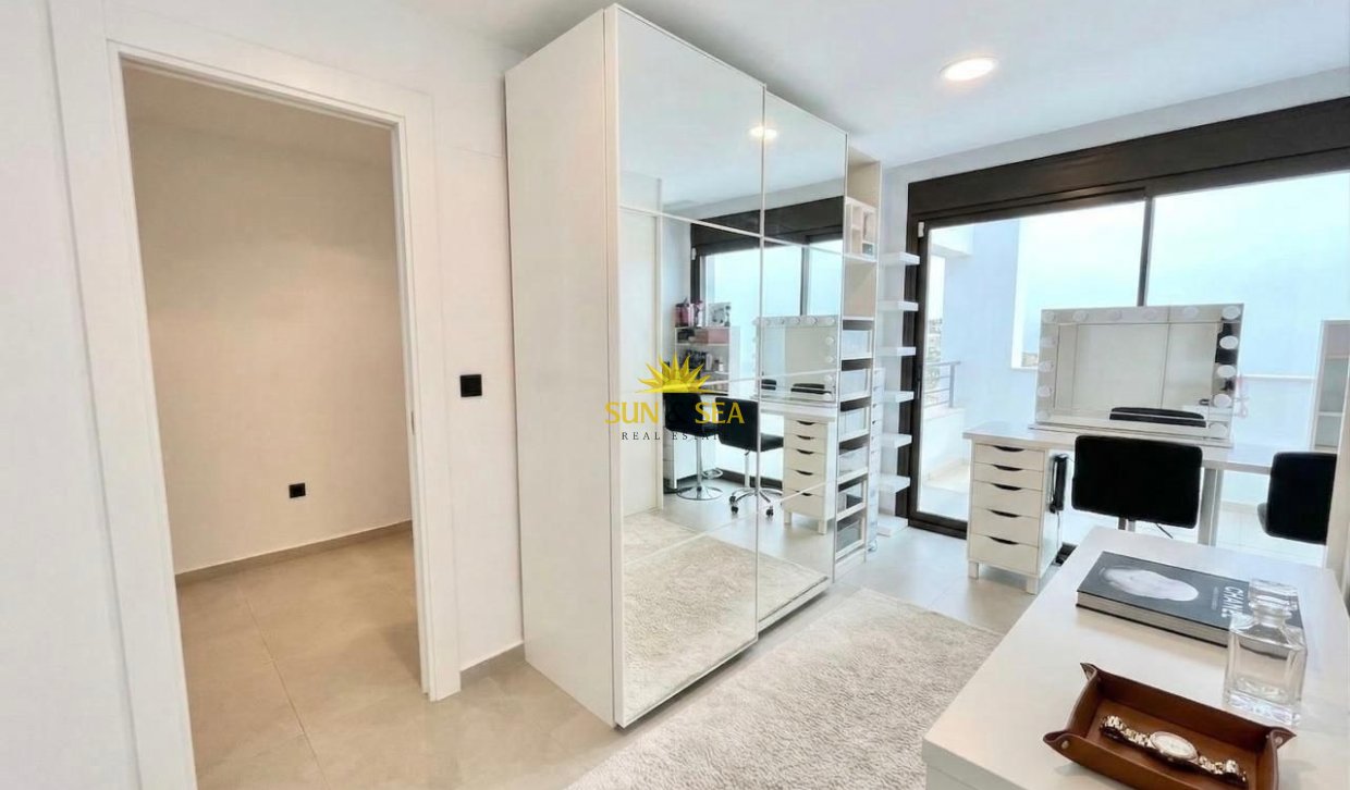 Resale - Villa / Semi detached - Algorfa