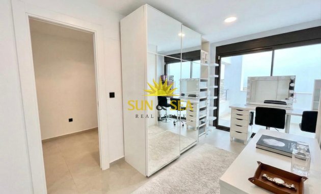 Resale - Villa / Semi detached - Algorfa