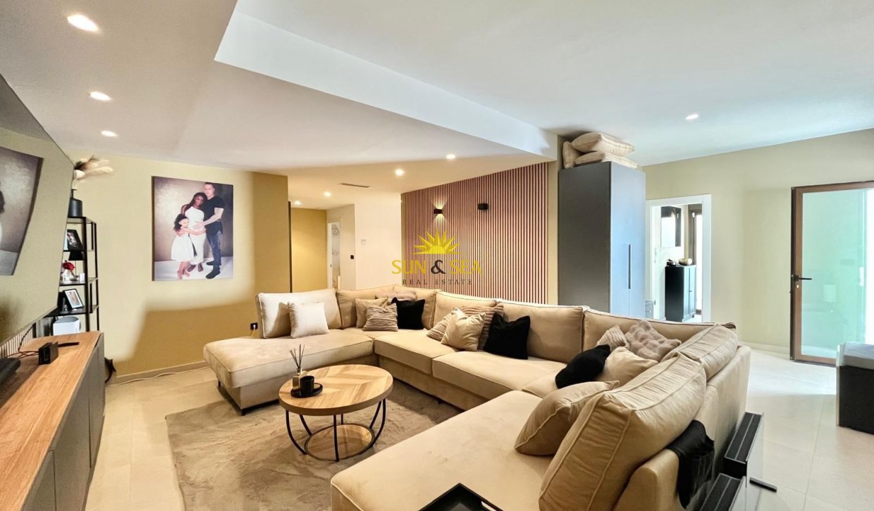 Resale - Villa / Semi detached - Algorfa