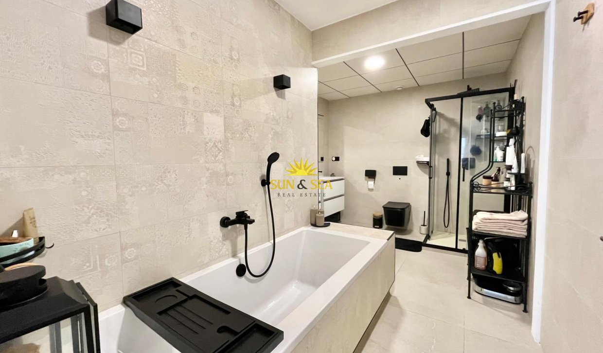 Resale - Villa / Semi detached - Algorfa