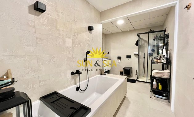 Resale - Villa / Semi detached - Algorfa