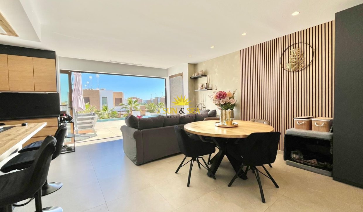 Resale - Villa / Semi detached - Algorfa