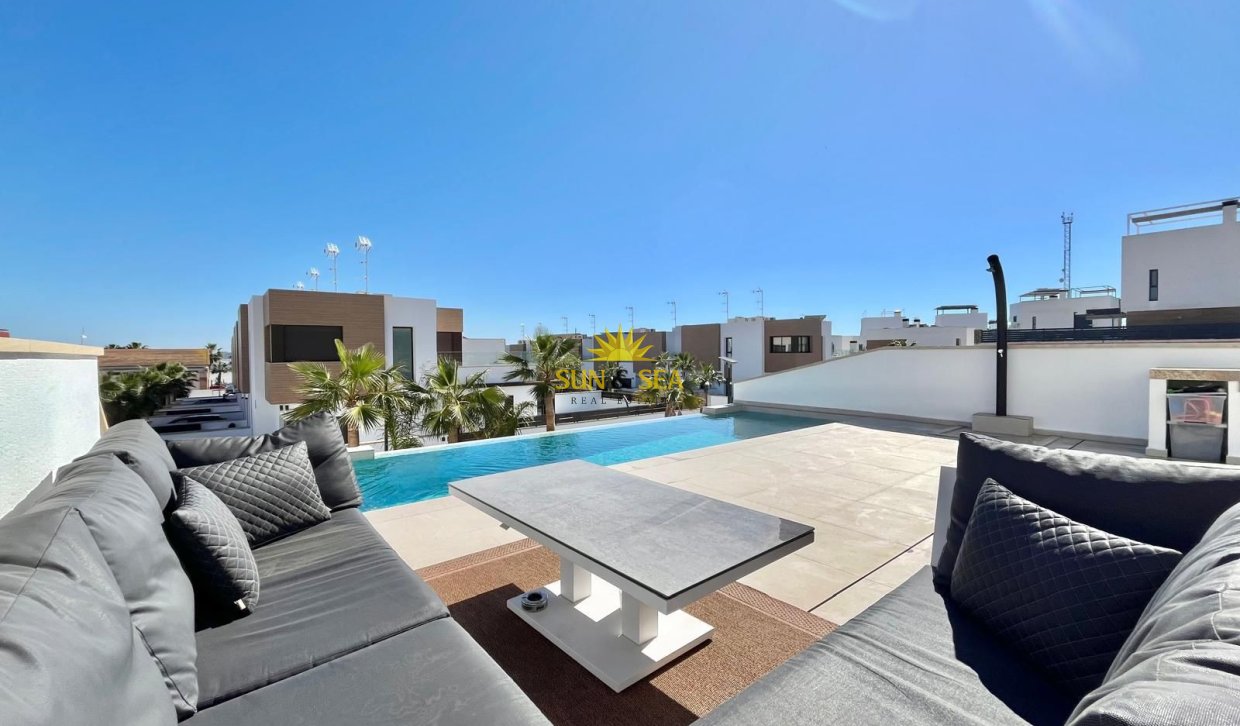 Resale - Villa / Semi detached - Algorfa