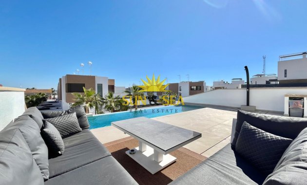 Resale - Villa / Semi detached - Algorfa