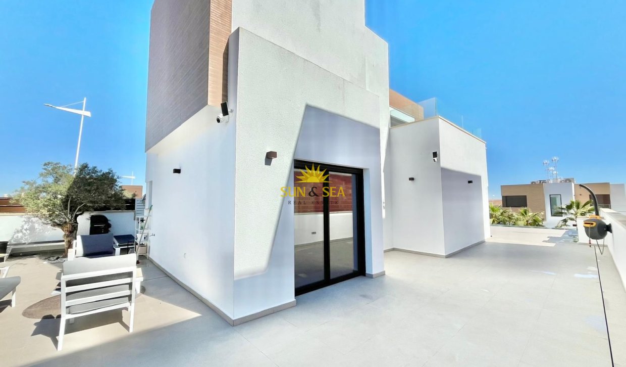 Resale - Villa / Semi detached - Algorfa