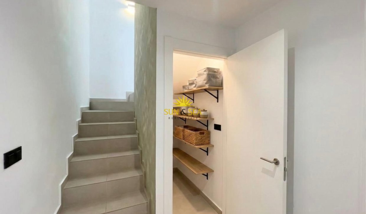 Resale - Villa / Semi detached - Algorfa