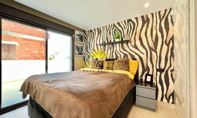 Resale - Villa / Semi detached - Algorfa