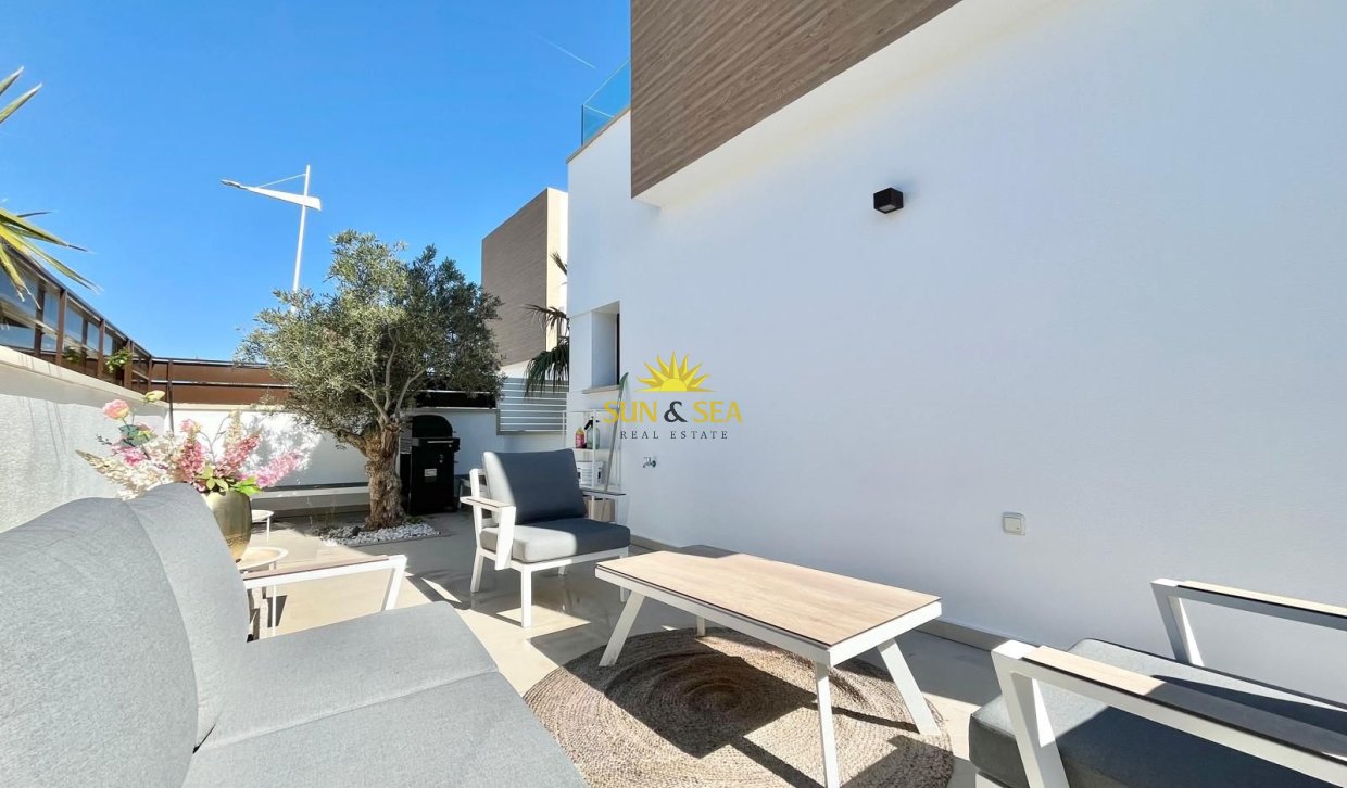 Resale - Villa / Semi detached - Algorfa