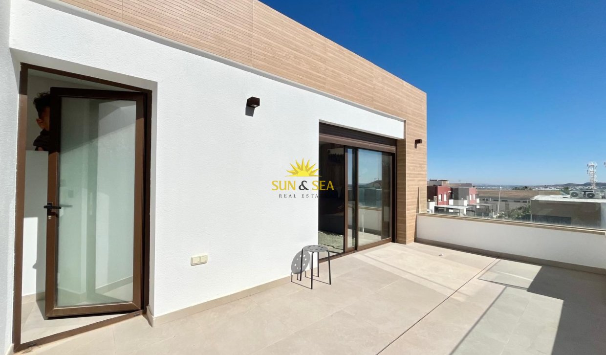 Resale - Villa / Semi detached - Algorfa