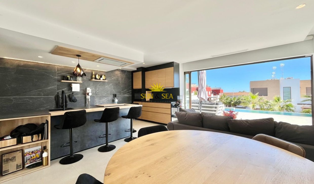 Resale - Villa / Semi detached - Algorfa