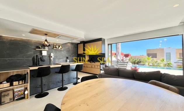 Resale - Villa / Semi detached - Algorfa