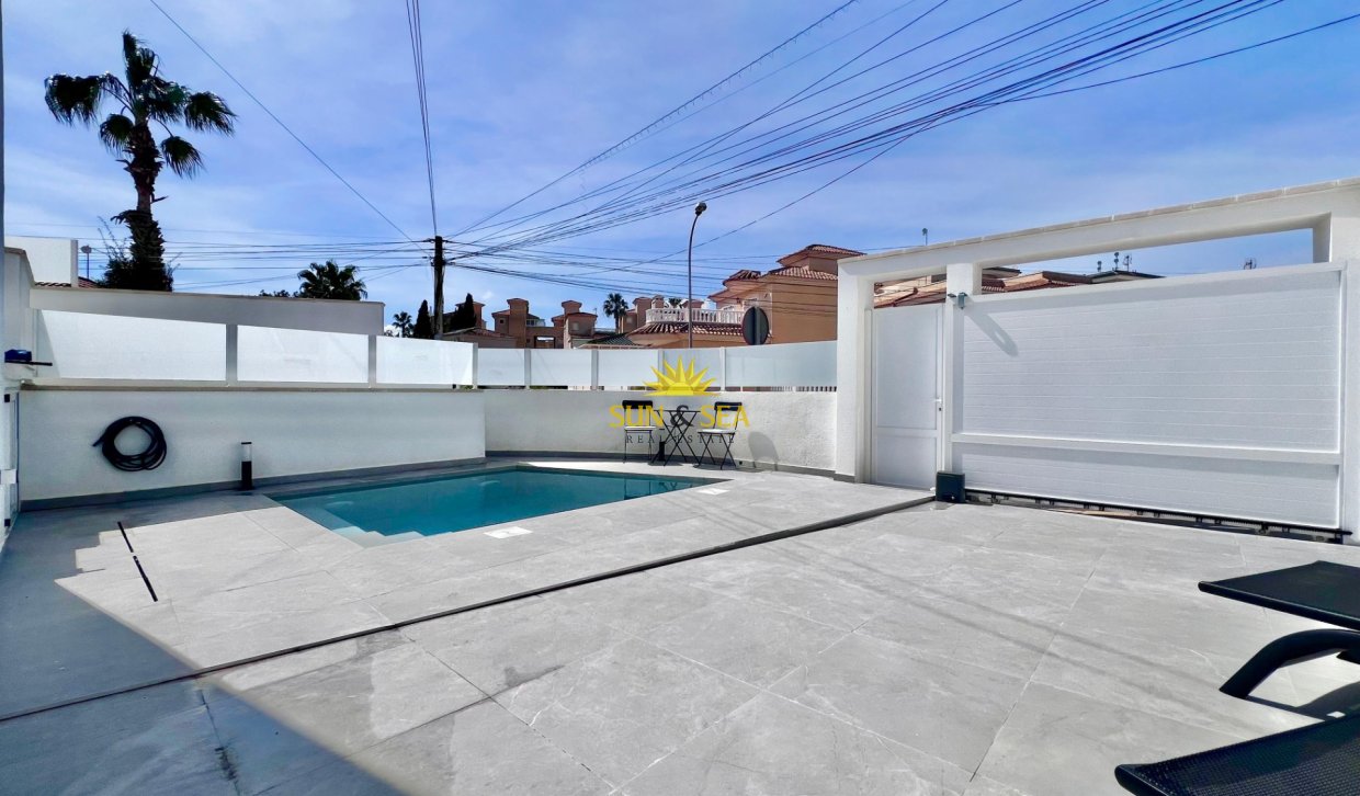 Resale - Villa - San Miguel de Salinas - Las filipinas