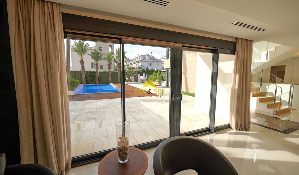 Obra nueva - Chalet -  - Torrevieja