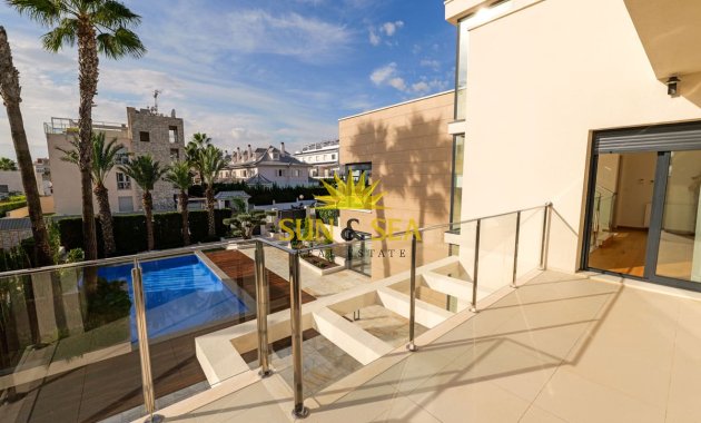 Obra nueva - Chalet -  - Torrevieja