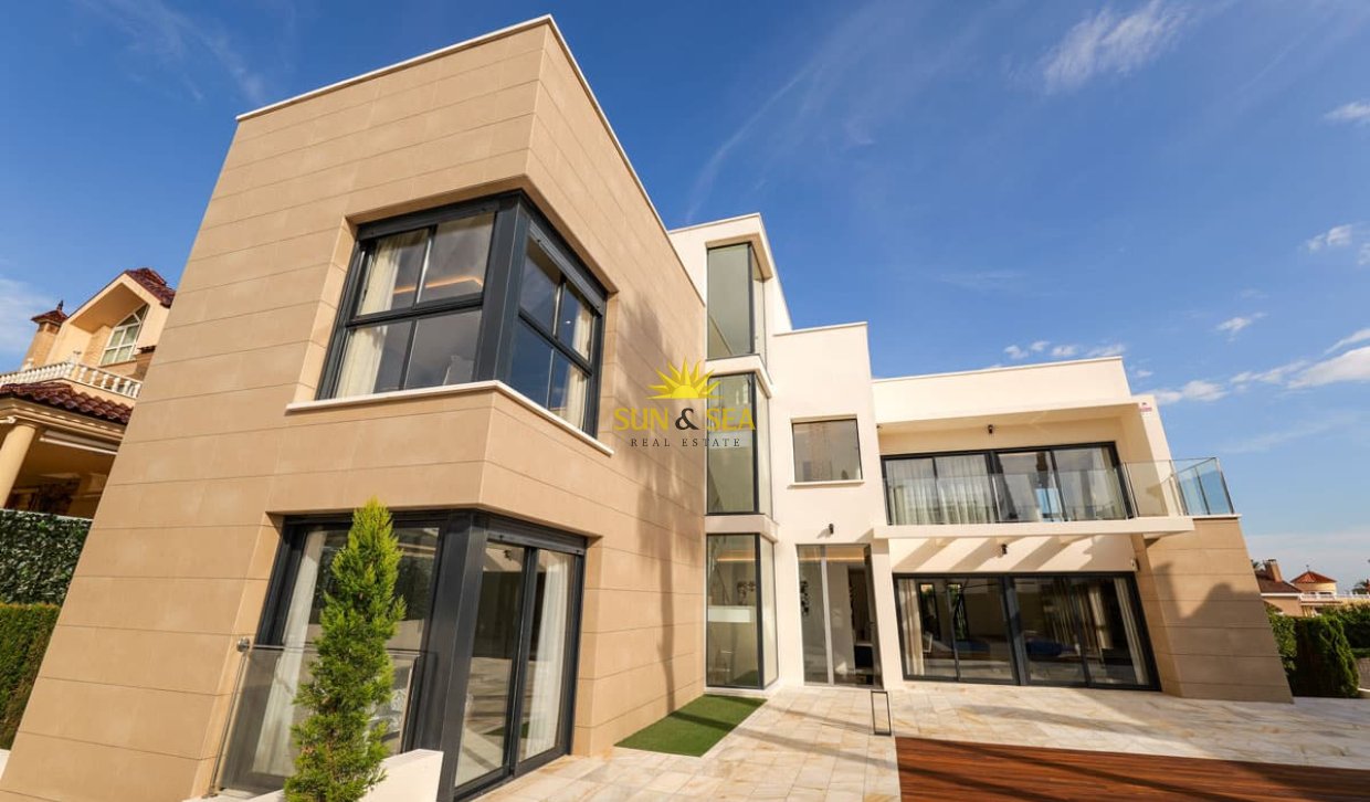 Obra nueva - Chalet -  - Torrevieja