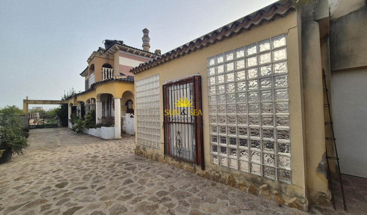 Reventa - Villa Independiente - Orihuela