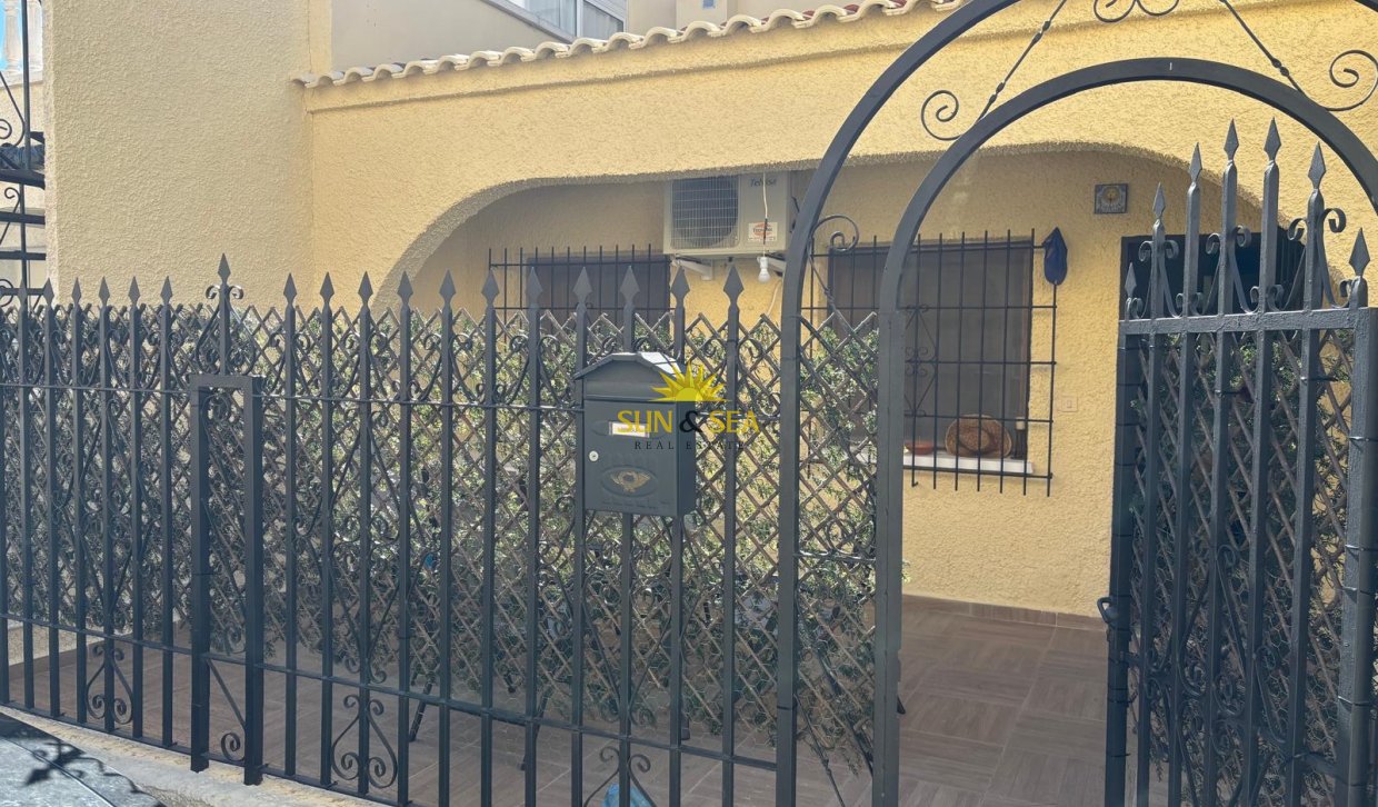Resale - Townhouse -  - San Fulgencio
