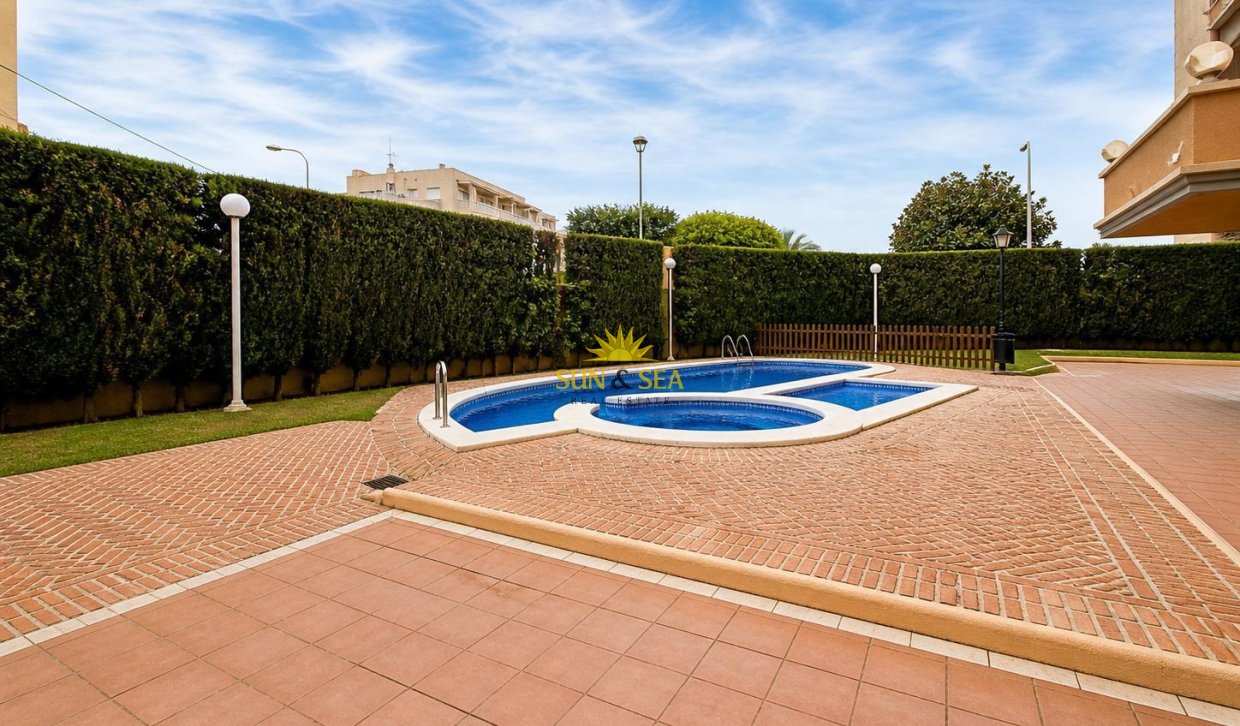 Resale - Apartment - Torrevieja - torrevieja