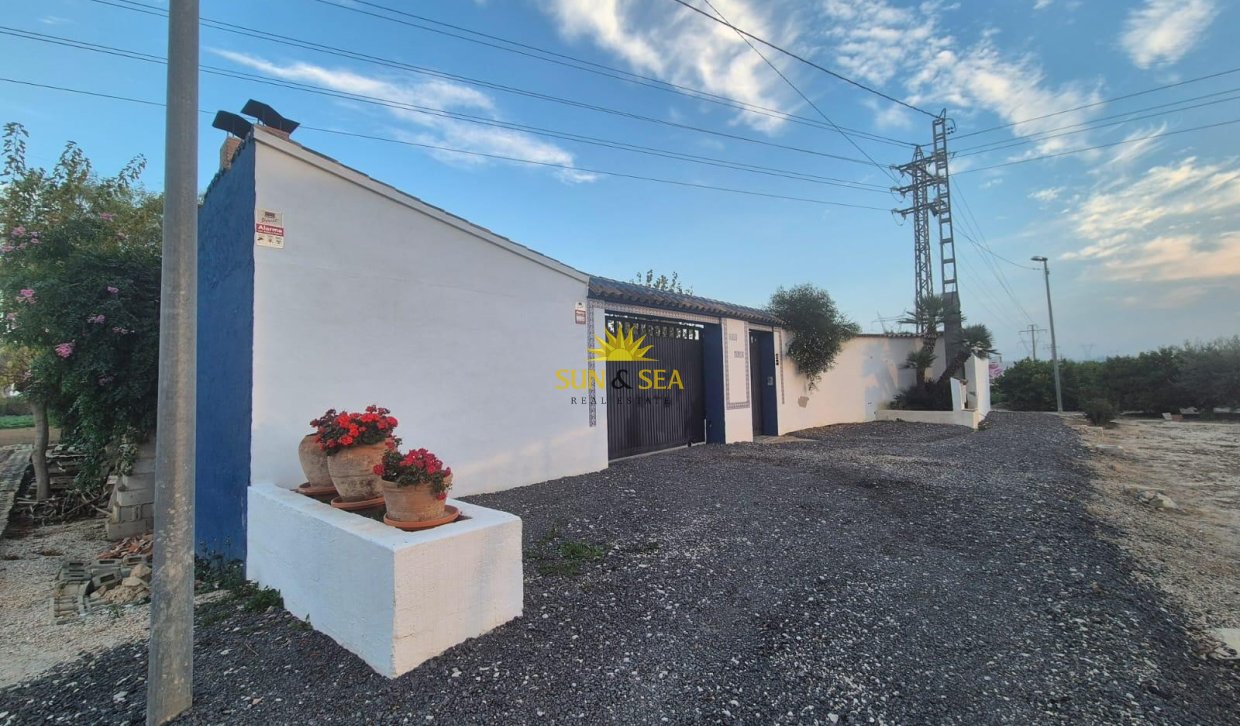 Resale - Villa - Orihuela
