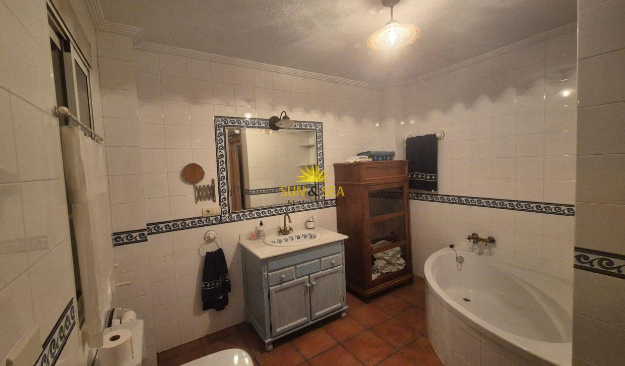 Resale - Villa - Orihuela