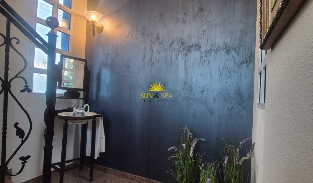 Resale - Villa - Orihuela