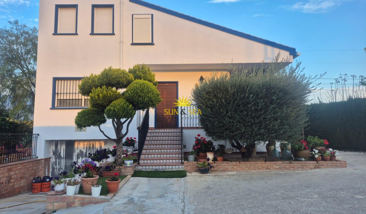 Resale - Villa - Orihuela
