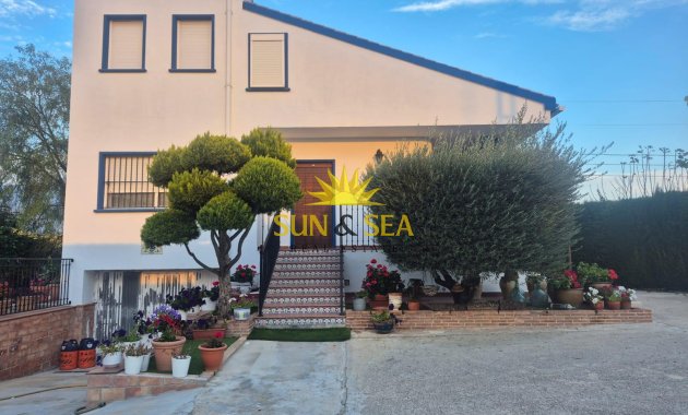 Resale - Villa - Orihuela