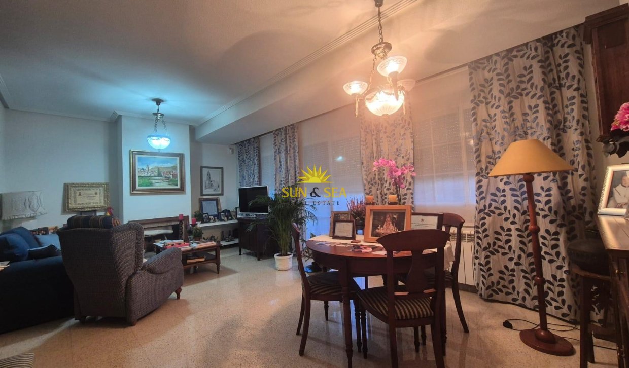 Resale - Villa - Orihuela