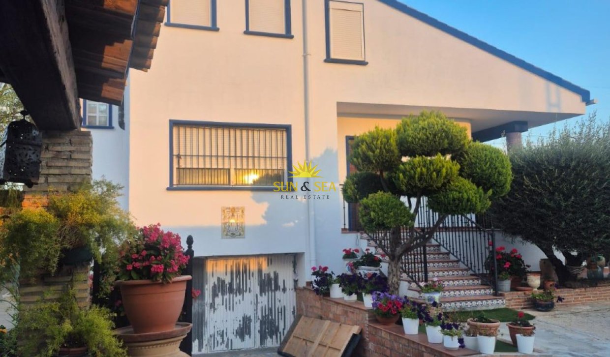 Resale - Villa - Orihuela
