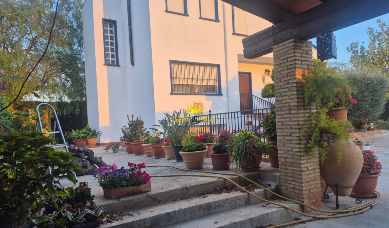 Resale - Villa - Orihuela