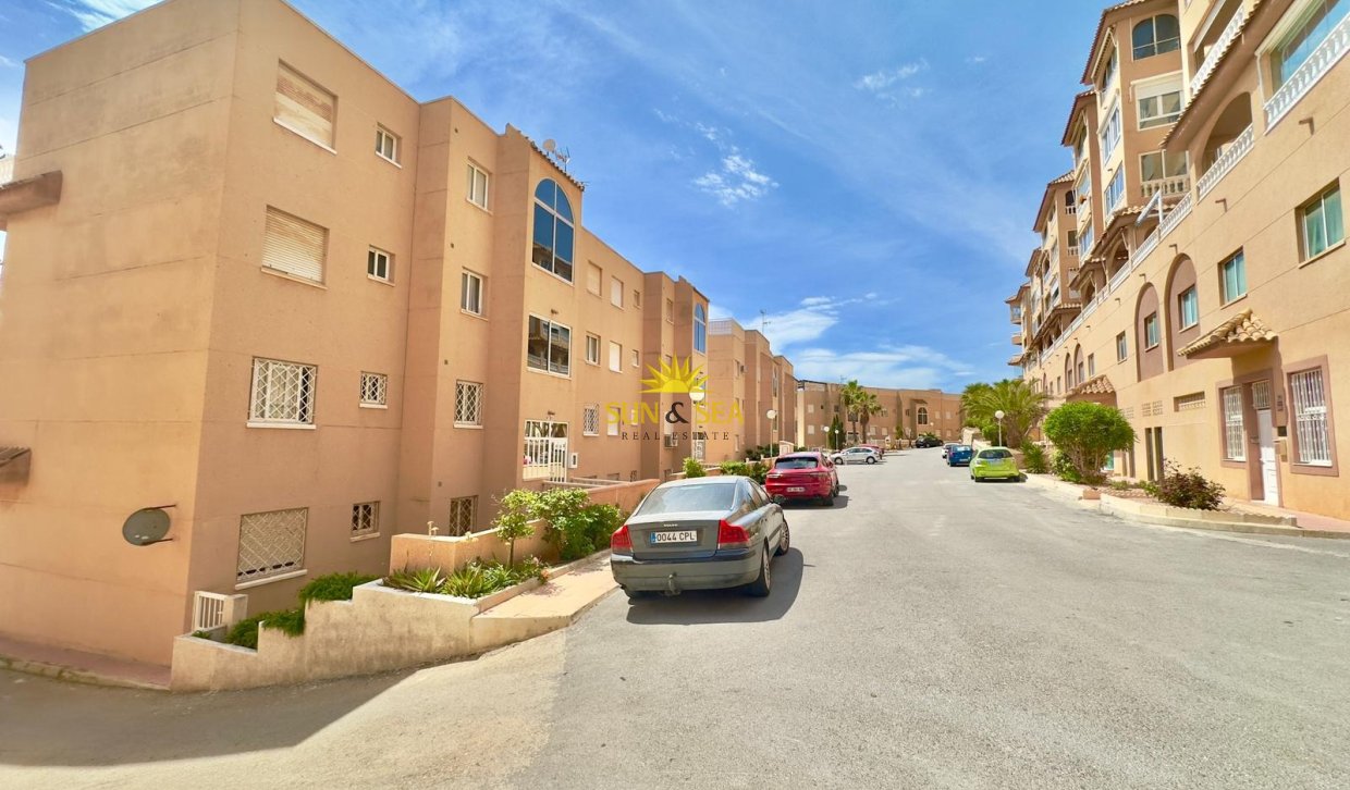 Resale - Apartment - Torrevieja - Cabo Cervera
