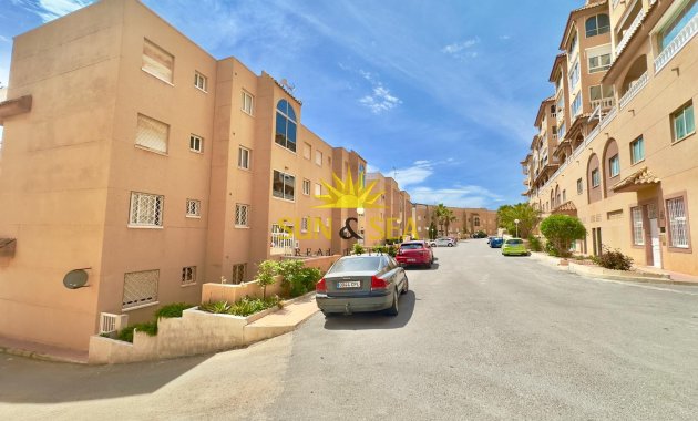 Resale - Apartment - Torrevieja - Cabo Cervera