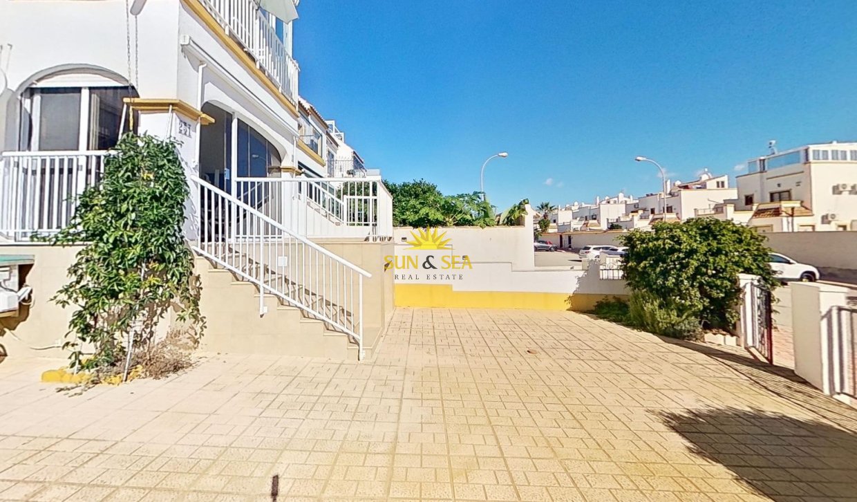 Location à long terme - Villa - Orihuela Costa