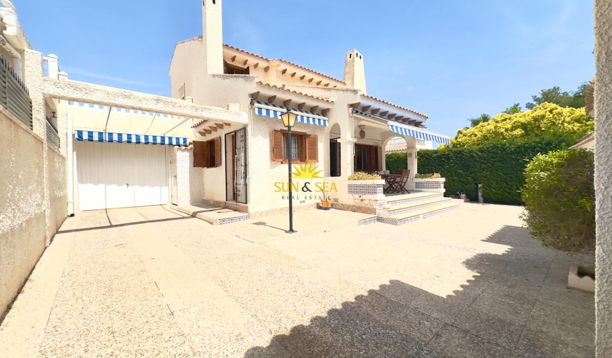 Revente - Villa - Orihuela Costa - La Zenia