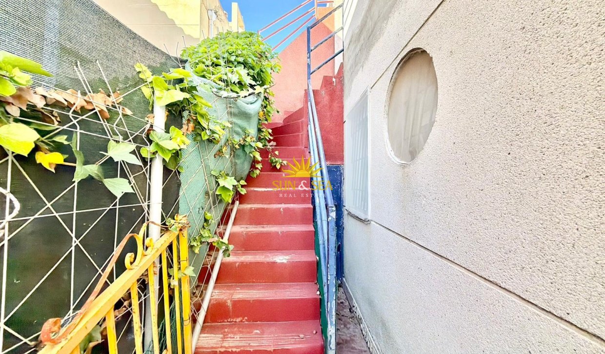 Resale - Villa - Torrevieja - torrevieja