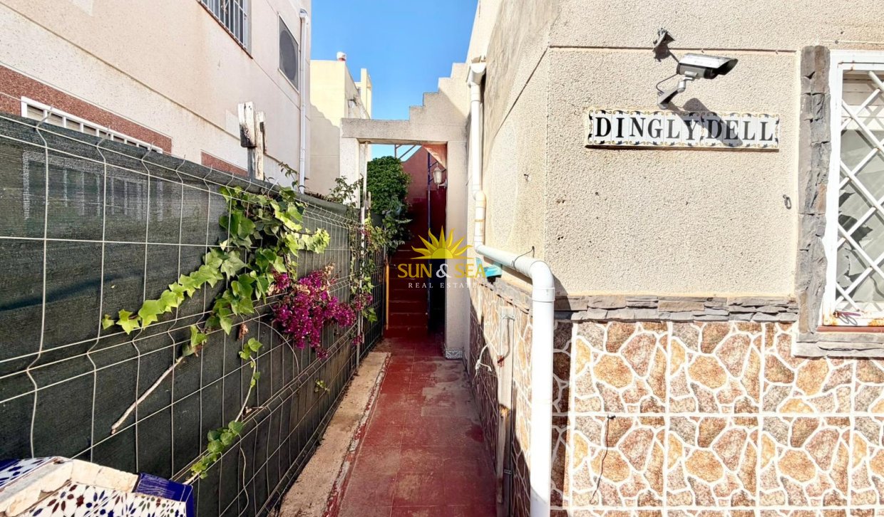 Resale - Villa - Torrevieja - torrevieja