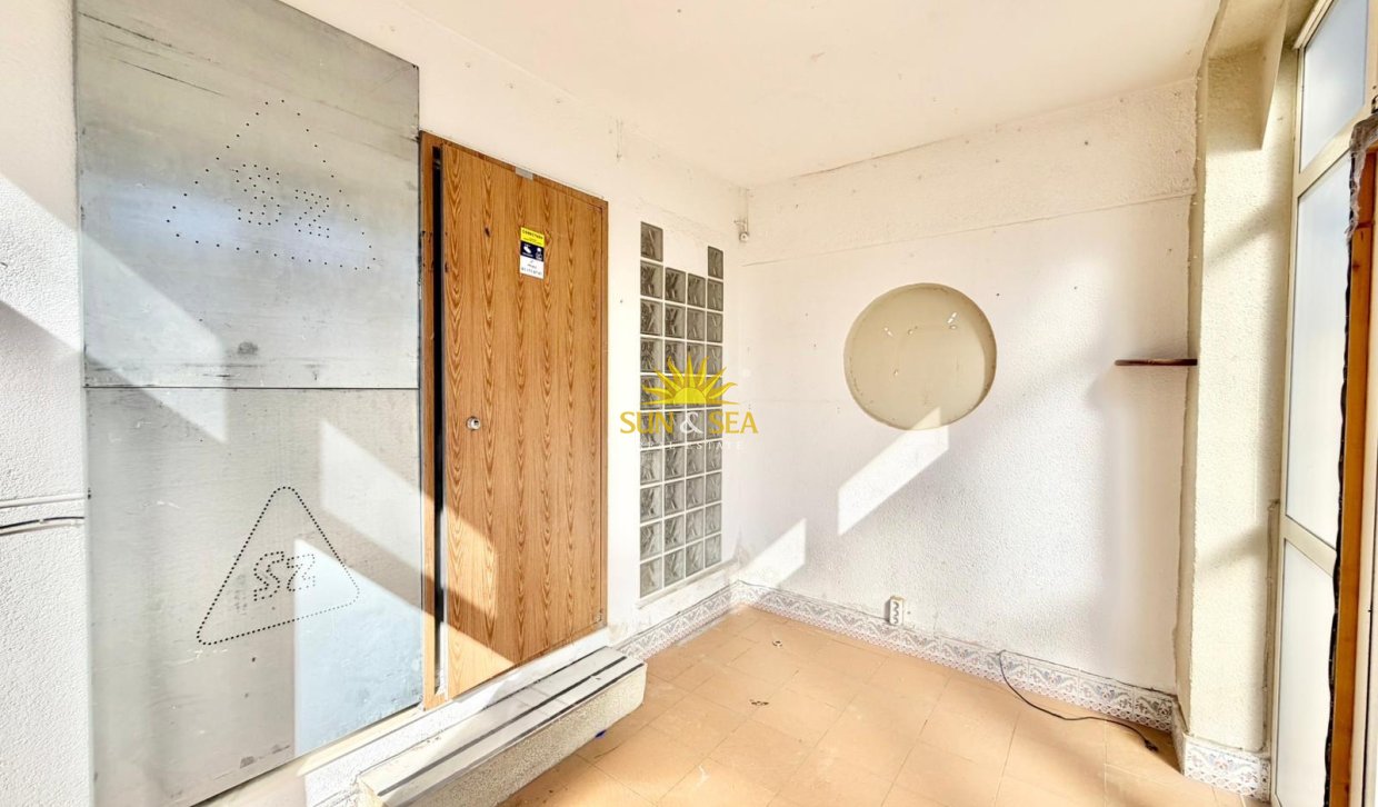 Resale - Villa - Torrevieja - torrevieja