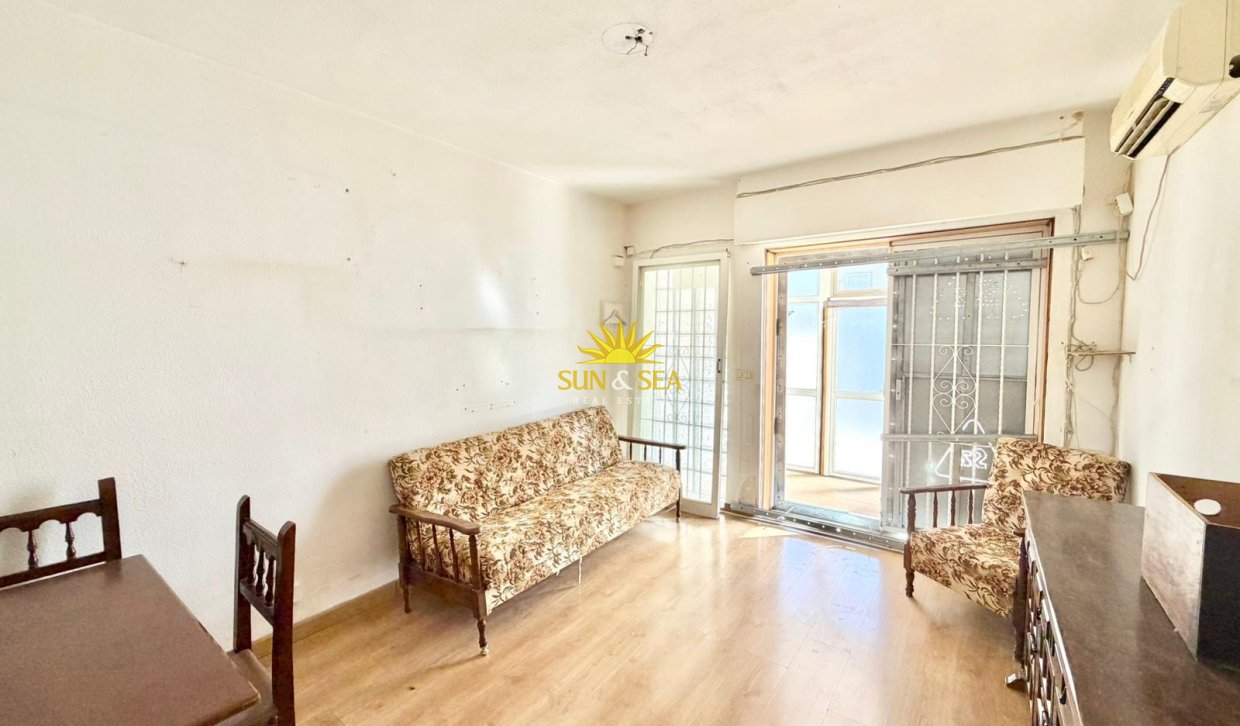 Resale - Villa - Torrevieja - torrevieja