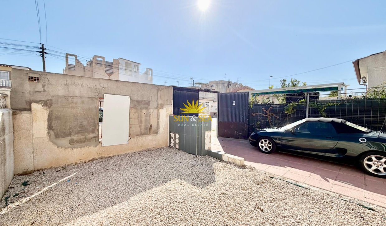 Resale - Villa - Torrevieja - torrevieja